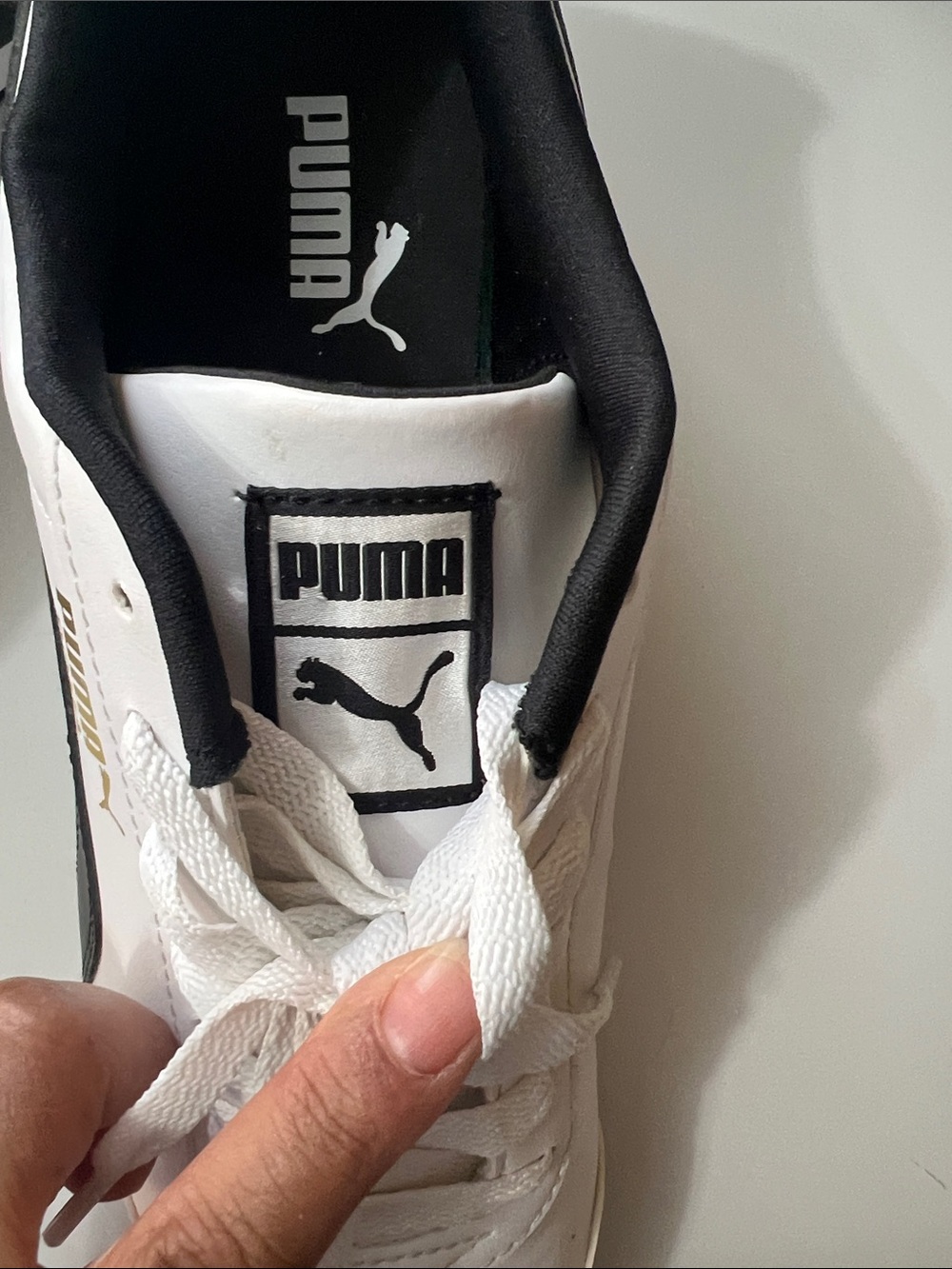 Puma Roma 24 Men’s Sneakers in White and Black with Gold Logo - Picture 7 of 13